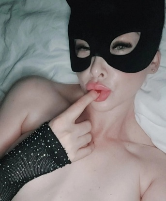 💋
Я гарантирую тебе незабываемый опыт, полный страсти и наслаждения. Мои услуги нацелены на твою полную релаксацию и удовлетворение. 💦
Имею много позитивных отзывов от восторженных клиентов, которые наслаждались каждым мгновением проведенным со мной. 🌟
На моих фото ты увидишь аппетитные формы, соблазнительный взгляд и манящую улыбку. Я готова подарить тебе страстные моменты, которые останутся в твоей памяти надолго. 💫
Не упусти возможность окунуться в мир блаженства со мной🌹. Жду тебя в Москве, чтобы сделать все твои фантазии реальностью. 💖 Эмилия